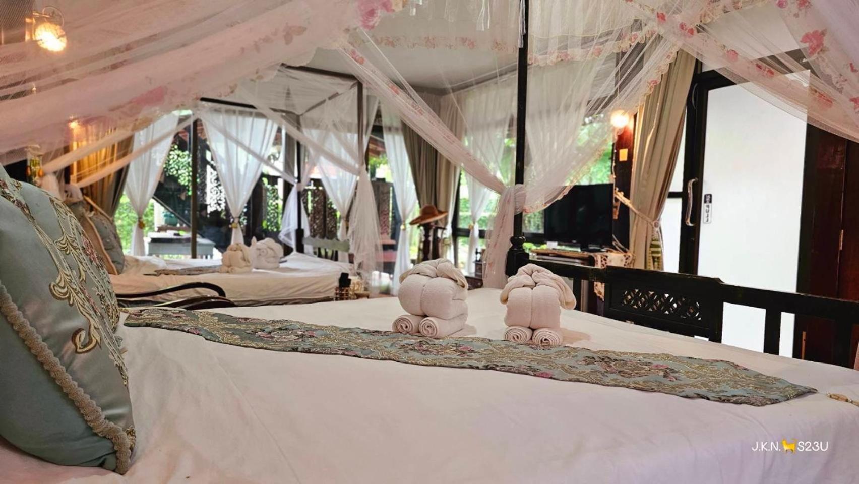 The Antique Riverside Resort Banpong Kültér fotó