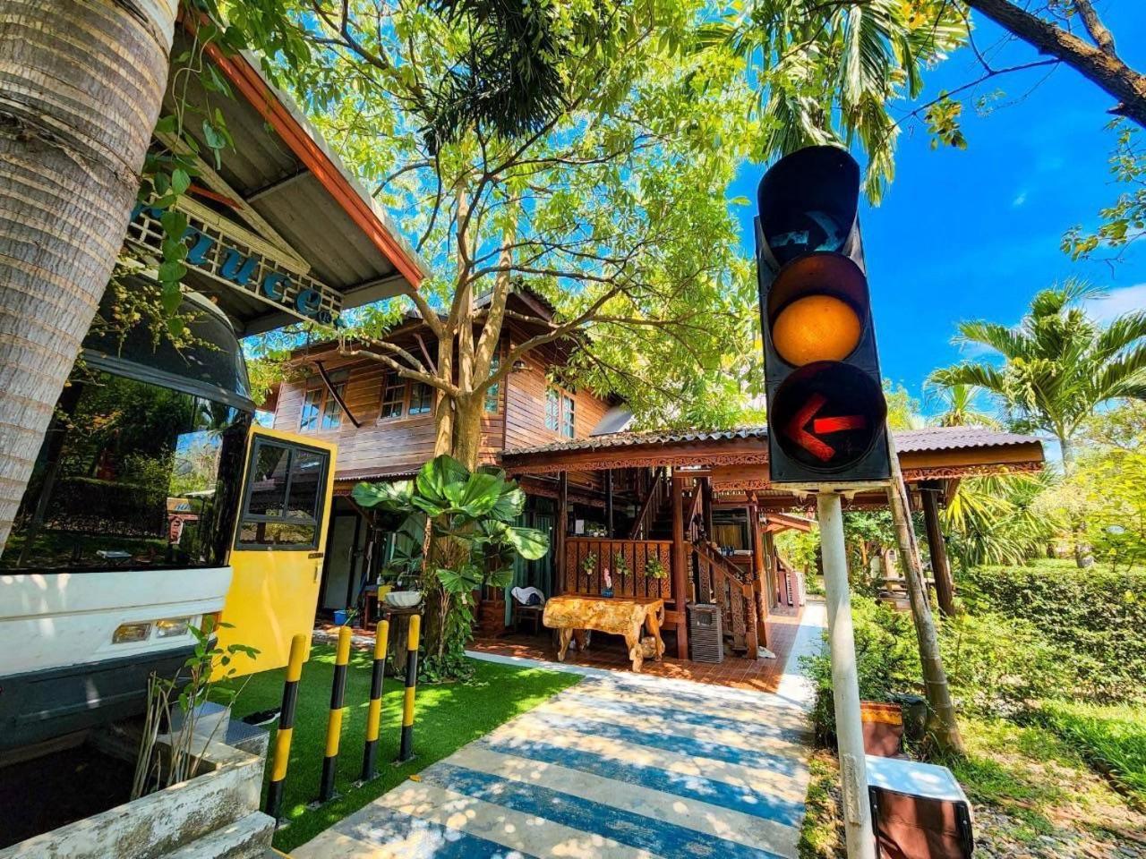 The Antique Riverside Resort Banpong Kültér fotó